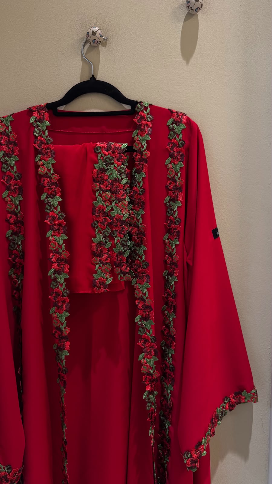 AB008 | احمر