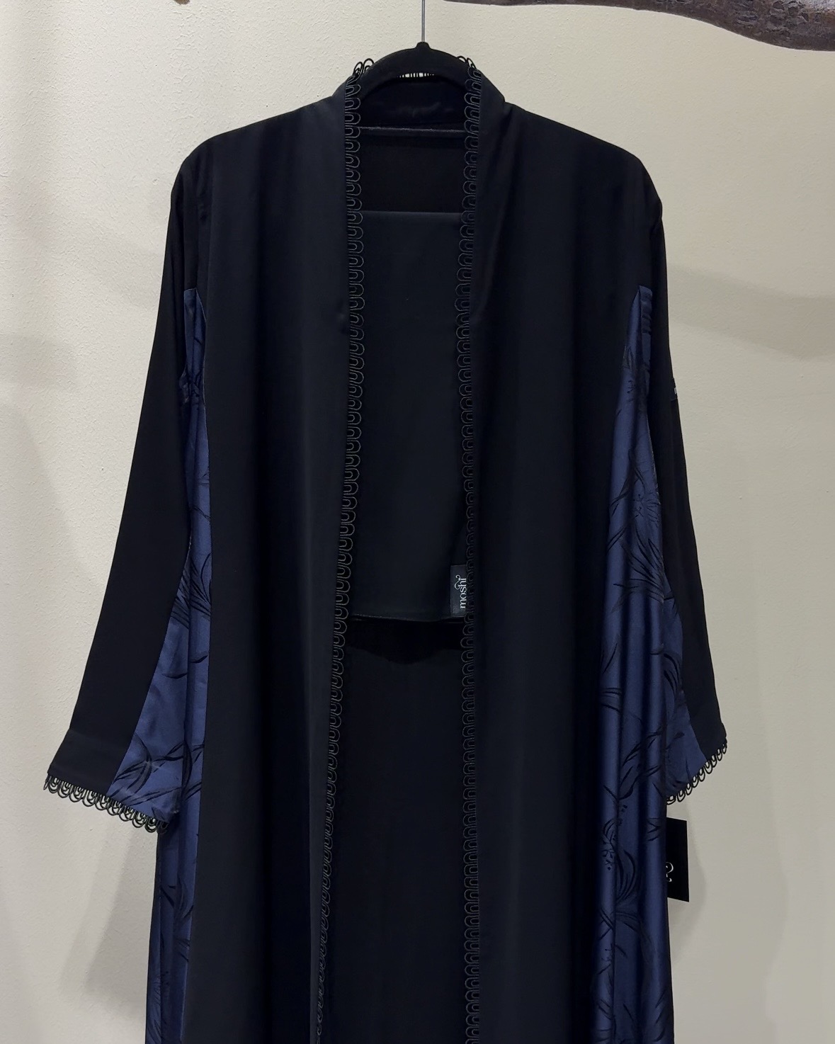 AB053